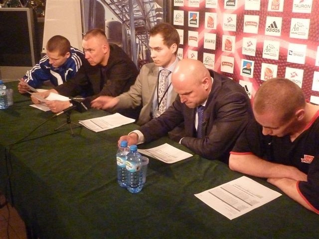 Od lewej Kamil Chanas, Igor Griszczuk, Łukasz Pszczółkowski (Anwil), Wojciech Kamiński, Miłosz Ludwin (Polonia Azbud)