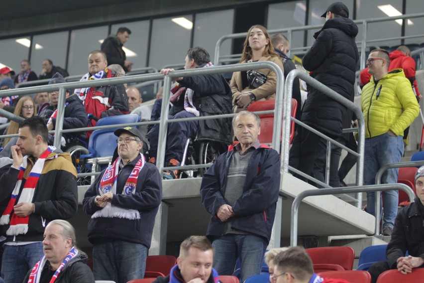 Górnik Zabrze - Śląsk Wrocław. Kibice odśpiewali hymn ZDJĘCIA KIBICÓW