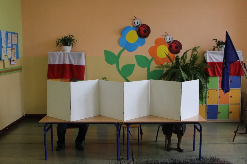 Wybory samorządowe 2014 Zabrze: tak głosowano w lokalu wyborczym na placu Warszawskim [ZDJĘCIA]