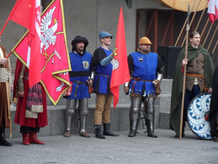 Rodzinne spotkanie z historią w obozie rycerskim oraz bieg...