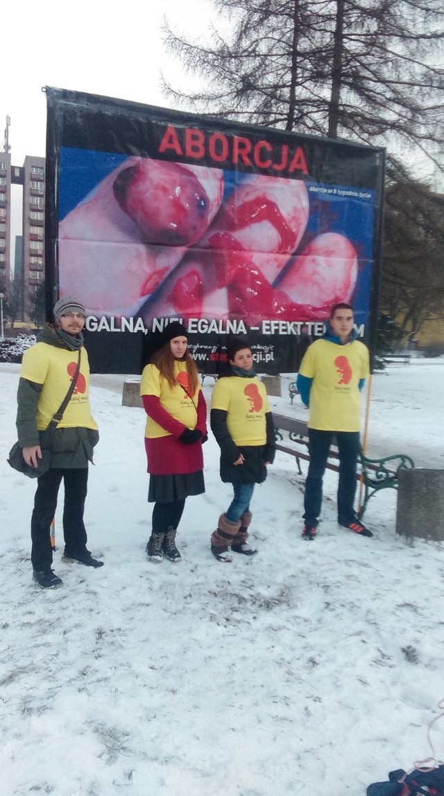 Grupa młodych ludzi protestowała w Siemianowicach Śląskich przeciwko aborcji