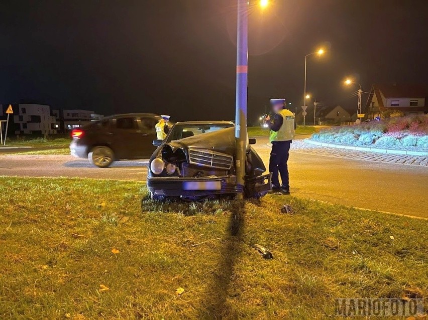 Policjanci ustalają, kto kierował samochodem, które uderzyło...