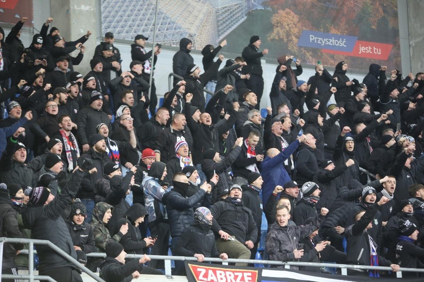 Kibice Piasta i Górnika na śląskich derbach w Fortuna...