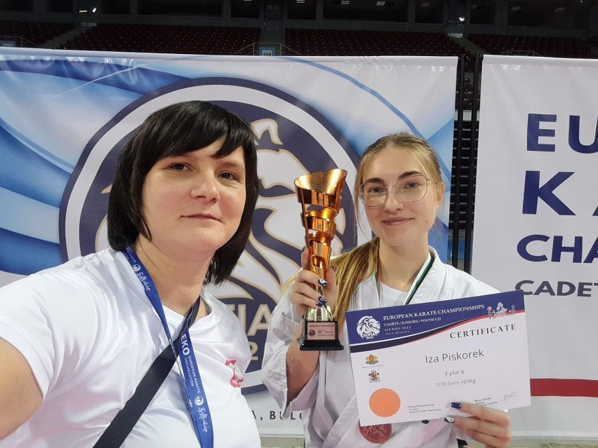 Iza Piskorek z medalem Mistrzostw Europy Karate Shinkyokushinkai. Zdjęcia