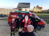 Święty Mikołaj odwiedził mieszkańców w Skowronnie Górnym. Super inicjatywa strażaków (WIDEO, ZDJĘCIA)