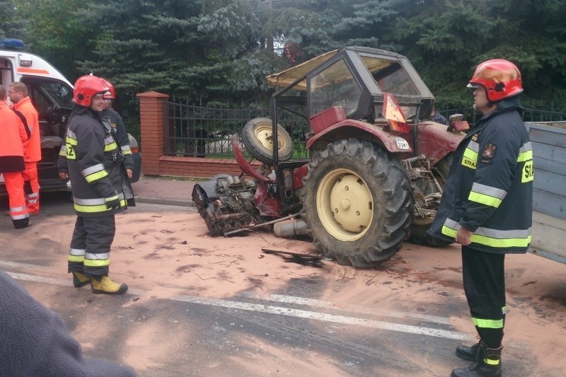 W Jedliczu ciągnik zderzył się z samochodem