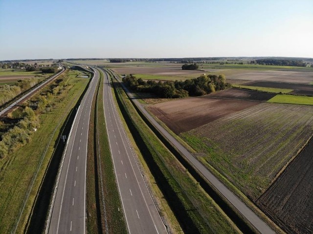 Od piątku od godz. 19.00 niespełna 10 kilometrowy odcinek drogi ekspresowej S5 z Kaczkowa do węzła Leszno Południe, czyli do Zaborowa jest przejezdny. Obecny na otwarciu minister infrastruktury Andrzej Adamczyk zapewnił, że dalsza część obwodnicy miasta, czyli ,,eska'' do Radomiaka będzie czynna najpóźniej za pięć tygodni.