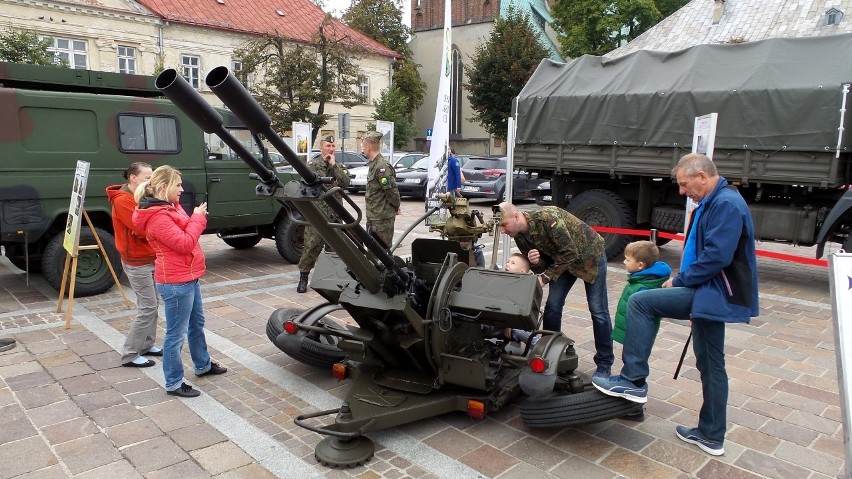 Olkusz. Zlot Militarny na Rynku [ZDJĘCIA, WIDEO]