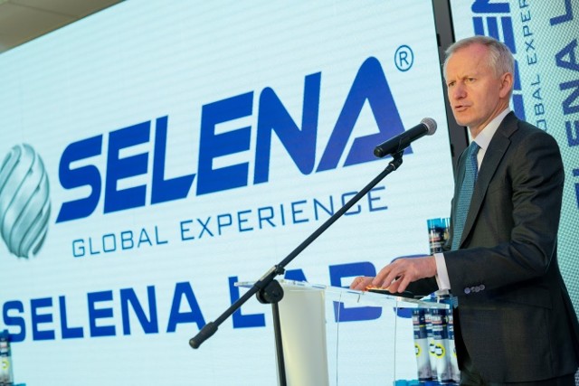 - Siłą Seleny są ciągłe poszukiwania nowych, wysokiej jakości rozwiązań zmieniających podejście do budownictwa w oparciu o kreatywność naszych pracowników - mówi Krzysztof Domarecki, prezes zarządu Selena FM SA.