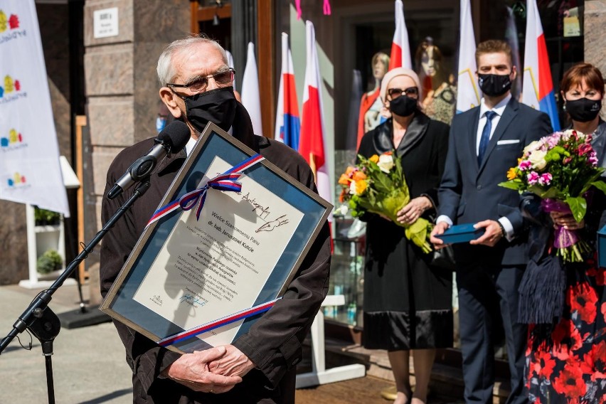 W poprzedniej edycji za 2020 rok swoje autografy odsłonili:...