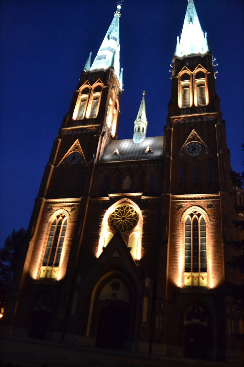 Próba iluminacja Bazyliki w Rybniku. Efekt jest imponujący [ZDJĘCIA]