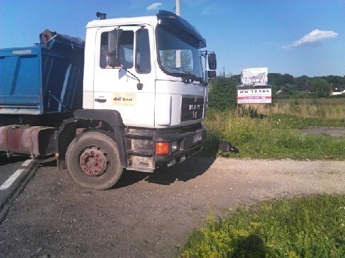 Gorzów. Motocyklista wbił się w ciężarówkę. Przeżył [ZDJĘCIA]