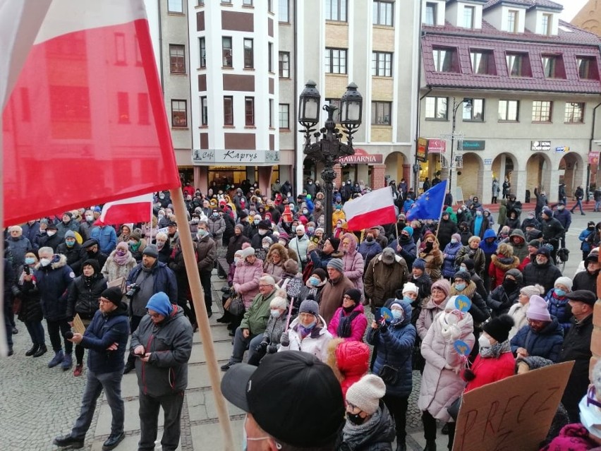 "Lex TVN". Protest w Koszalinie i Kołobrzegu [zdjęcia] 