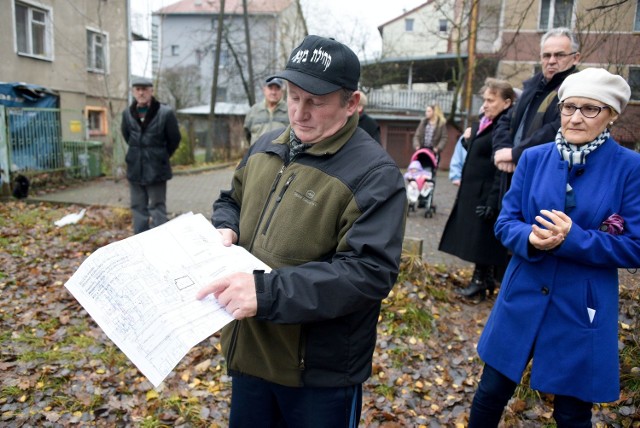 Nie chcemy żyć obok domu pogrzebowego - denerwuje się Stanisław Kozioł. Pod listem protestacyjnym do białostockiego magistratu  mieszkańcy zebrali ponad 80 podpisów