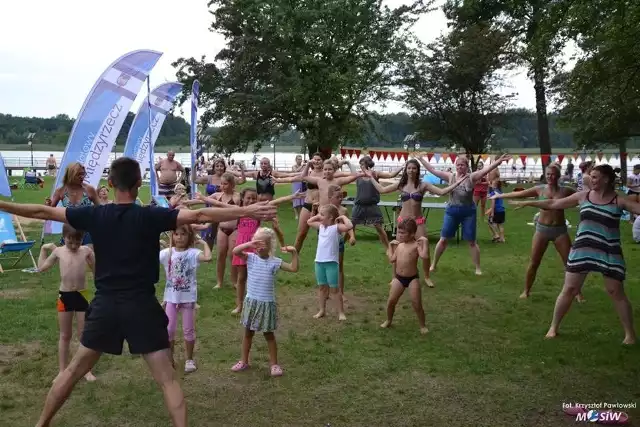 J.Głębokie koło Międzyrzecza jest świetnym miejscem wypoczynku dla mieszkańców gminy. W czasie wakacji samorząd organizuje tu darmowe zajęcia dla dzieci.