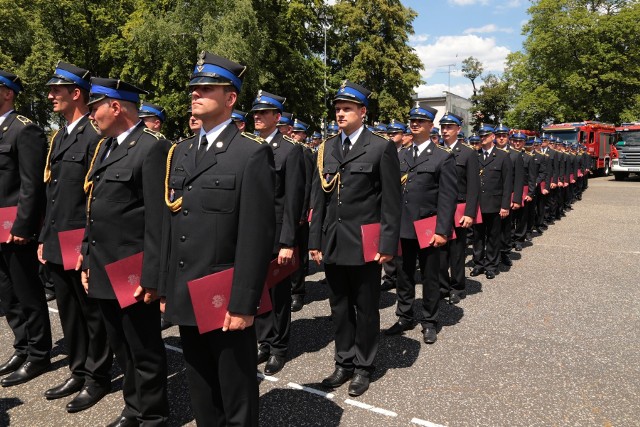 Na terenie Centralnej Szkoły Państwowej Straży Pożarnej w Częstochowie odbyła się uroczysta promocja kadetów XX turnusu Dziennego Studium Aspirantów oraz  absolwentów Kwalifikacyjnego Kursu Zawodowego w Zawodzie Technik Pożarnictwa.