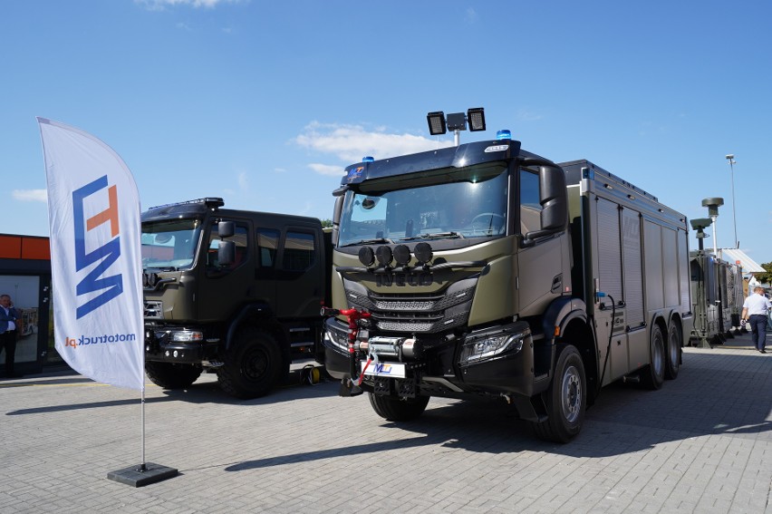 Mototruck z Kielc na Międzynarodowym Salonie Przemysłu Obronnego w Kielcach pokazał potężne wozy strażackie, które posłużą także wojsku