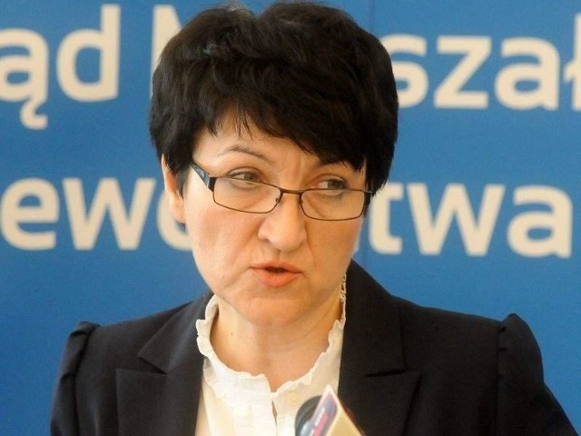 Marszałek Elżbieta Polak mówi o tym, jak zostały wstępnie podzielone pieniądze z Krajower Rezerwy Wykonania (fot. Kazimierz Ligocki)