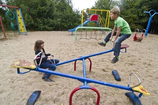 Plac zabaw na ulicy Mochelskiej na Piaskach to jeden z tych pomysłów, które udało się zrealizować w zeszłym roku dzięki Programowi Inicjatyw Lokalnych. Na inwestycję przeznaczono nieco ponad 10 tysięcy złotych