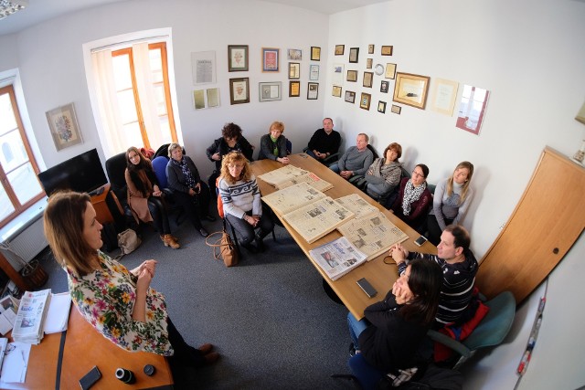 Nauczyciele z sześciu państw europejskich, którzy biorą udział w projekcie, słuchali w środę historii „Kuriera Lubelskiego”