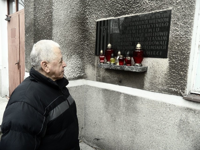 Mieszkańcy skarżą się na brak porządku wokół tablicy...