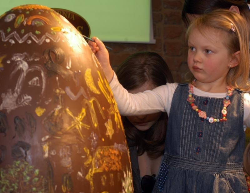Malowanie czekoladowych jajek
Malowanie czekoladowych jajek