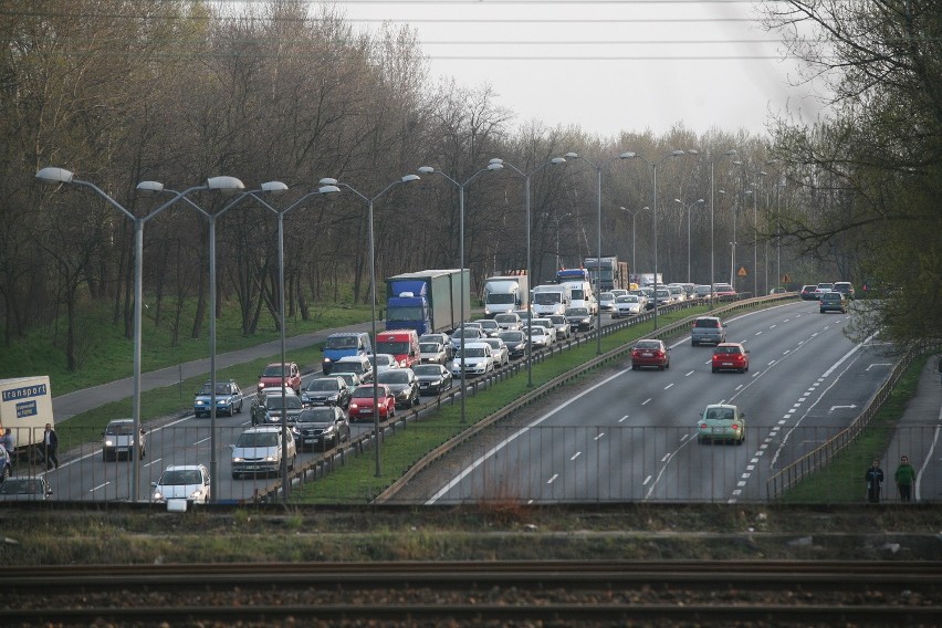 Katowice: Tir blokował jezdnię na al. Roździeńskiego