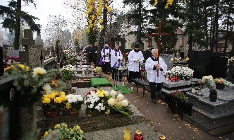 Prochy Marka Kaczorowskiego spoczęły na cmentarzu Zarzew. Pożegnali byłego dyrektora