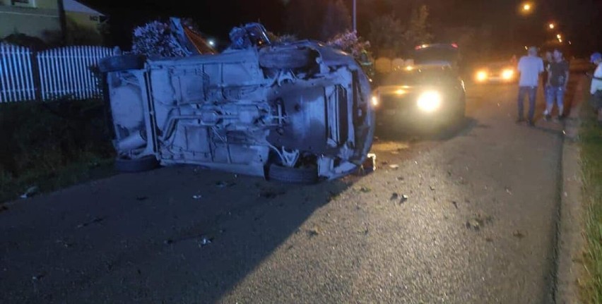 Brunary. Nocne dachowanie samochodu na drodze w kierunku Florynki. Nie żyje 17-letnia pasażerka, trzy osoby trafiły do szpitala