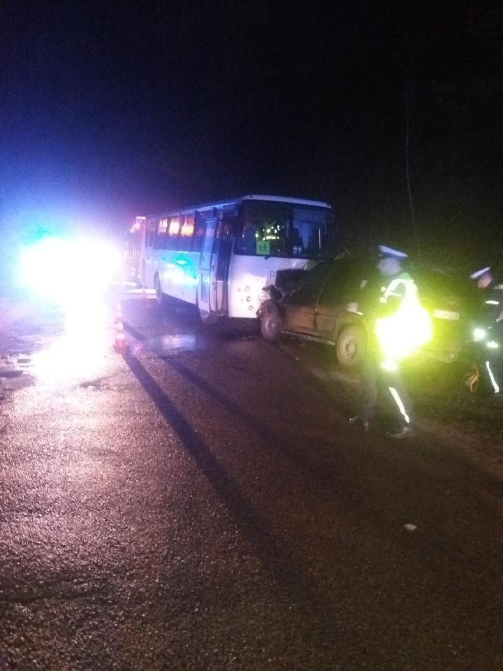 Czarna Białostocka. Groźny wypadek. Autobus zderzył się z daewoo. W środku były dzieci