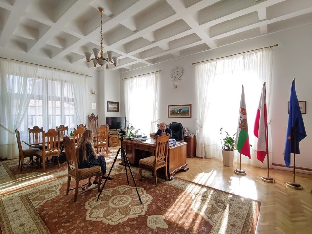 Prezydent Lublina w swoim gabinecie