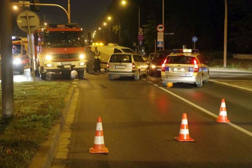 Wypadek na Krzywoustego. Fiat i renault na środku skrzyżowania