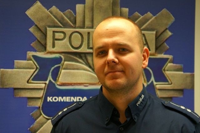 Policjant z Żor uratował tonące dziecko, na rękach trzymając własne