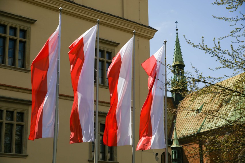 Kraków w barwach narodowych i europejskich. W ten weekend wspominamy ważną datę