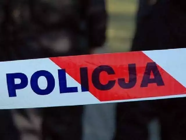 Mimo podjętej przez policjantów reanimacji, mężczyzna zmarł.