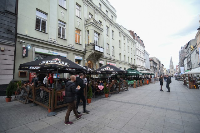 Katowice: całoroczne ogródki gastronomiczne pojawią się m.in. na ul. Mariackiej