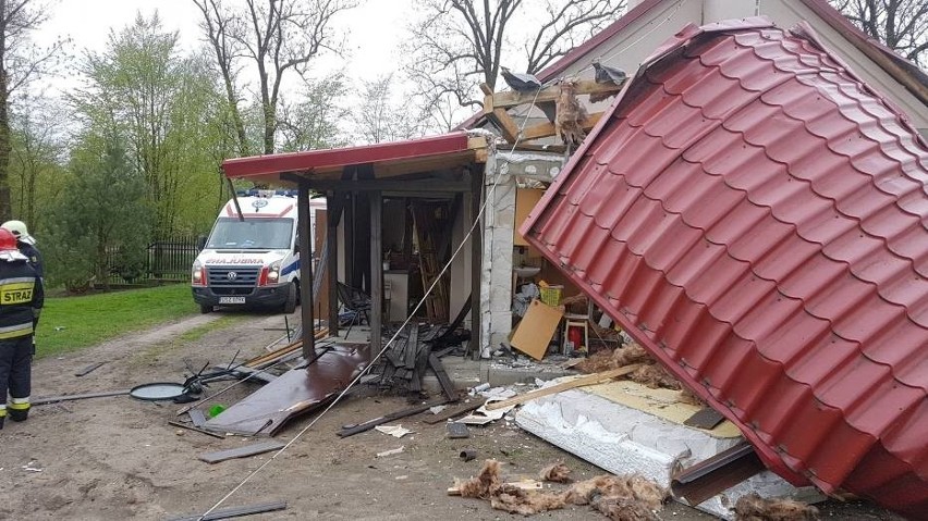 Wybuch gazu w Blunakach w gm. Dzierzgoń [24.04.2018]  - jedna osoba ranna, dom poważnie uszkodzony 