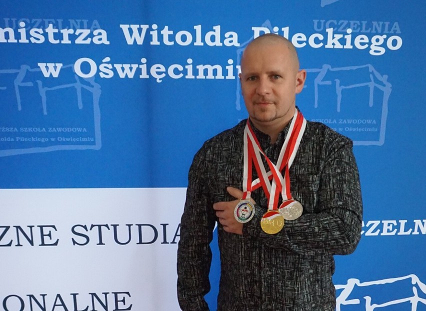 Student uczelni z Oświęcimia został mistrzem świata w jujitsu sportowym. W turnieju w Tbilisi zdobył w sumie trzy medale [ZDJĘCIA] 