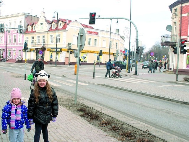 Straż Miejska czerpie też dochody z tzw. czerwonego światła. Kamera namierzy każdego kierowcę, który wjedzie na pasy na skrzyżowaniu na czerwonym świetle