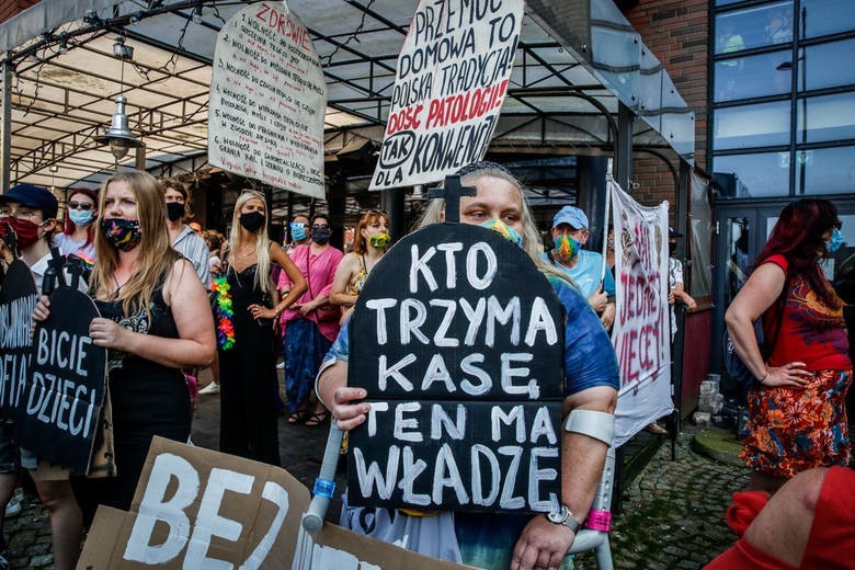 Manifestacja „Przeciwko przemocy władzy” w Gdańsku,...