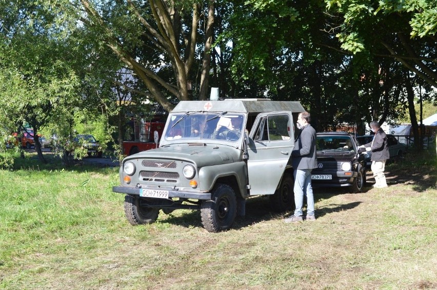 Pojazdy zabytkowe zaparkowały w chojnickim Parku Tysiąclecia