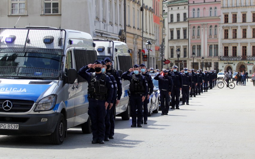 Kraków. Małopolscy policjanci oddali hołd zastrzelonemu koledze z Raciborza [ZDJĘCIA]