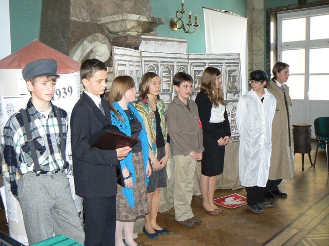 W spektaklu o prezydencie Artwińskim występują uczniowie  Zespołu Szkół Integracyjnych nr 4