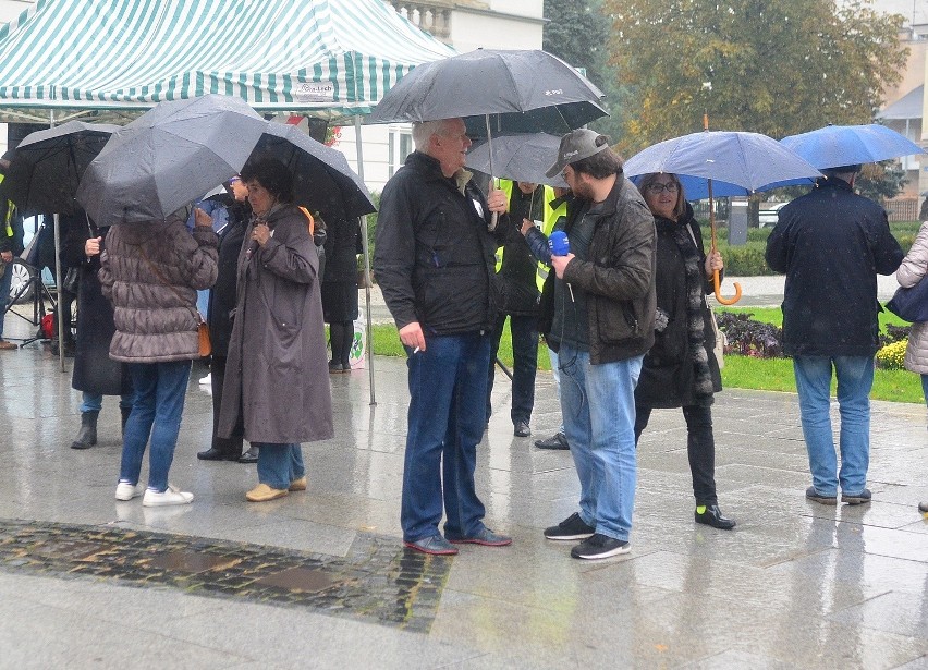 Protesty zwolenników i przeciwników zaostrzenia ustawy aborcyjnej w Radomiu