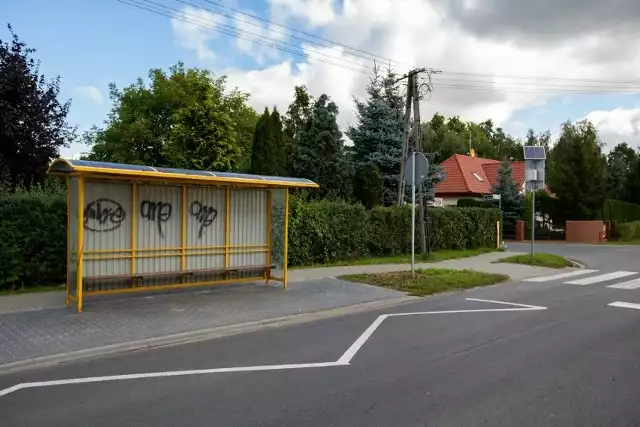 Przystanek autobusowy na ulicy Centralnej w Osielsku