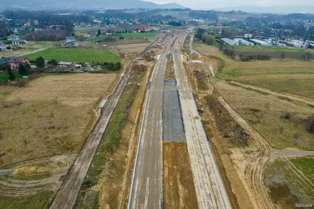 Budowa drogi ekspresowej S1 na odcinku Dankowice - węzeł Suchy Potok w Bielsku-Białej. Zdjęcia z 8 marca