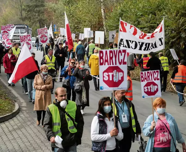 Kilkadziesiąt osób protestowało przeciwko składowisku w Baryczy