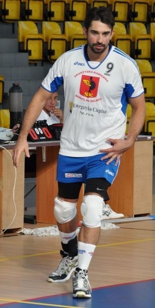 Grający trener STS Skarżysko Łukasz Kruk poszukuje sparingpartnerów dla swojej drużyny.