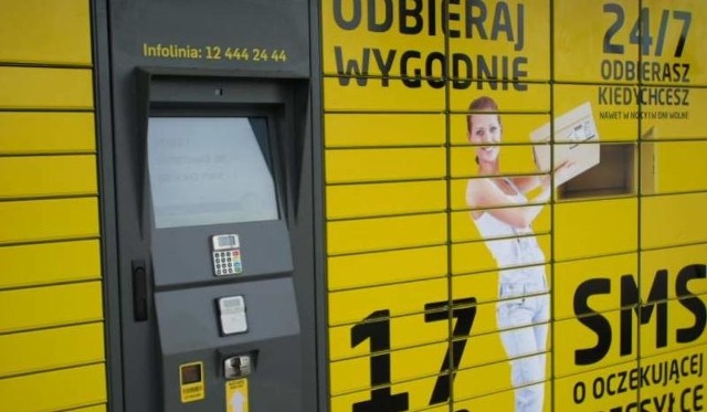 Odbierając paczkę z bankomatu lub nadając przesyłkę będzie można jednocześnie wypłacić pieniądze