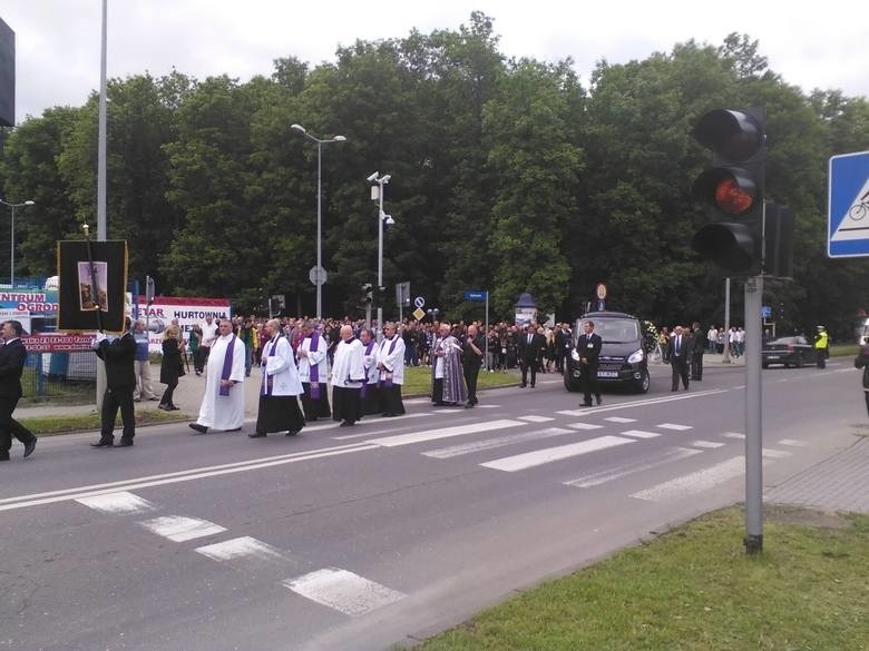 Pogrzeb Krystiana Rempały ZOBACZ ONLINE Kibice żużla ze Śląska pożegnali go w Tarnowie